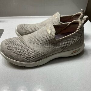 Skechers Women's Beige Stretch Air-Cooled Arch Fit slip on shoes